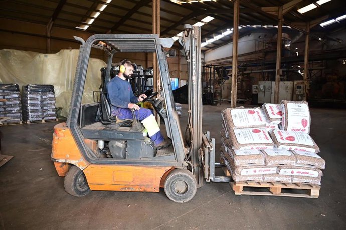 Un trabajador en la empresa Tubocas