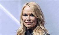 Pamela Anderson protagonizará el reebot de Agárralo como puedas junto a Liam Neeson