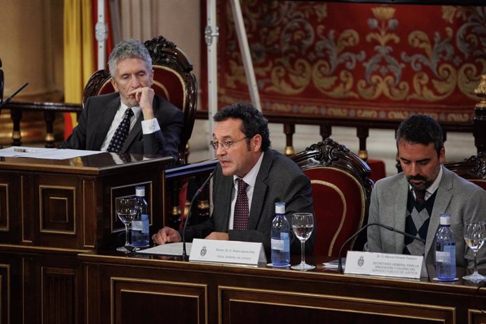 Archivo - El ministro del Interior, Fernando Grande-Marlaska, y el fiscal general del Estado, Álvaro Garcia Ortiz, en el Senado, a 17 de noviembre de 2022, en Madrid (España).