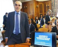 El Congreso estudia la petición del fiscal para no llamar a comparecer a Anticorrupción, pero la ley le obliga