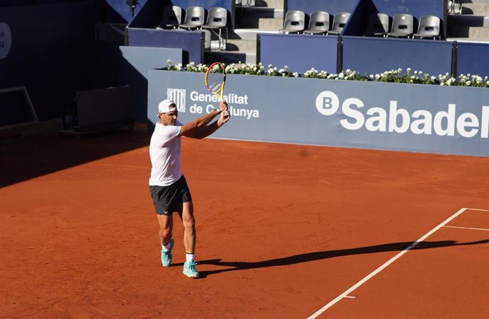 El tenista español Rafa Nadal entrenando en la Pista Rafa Nadal del RCTB-1899 en la previa del Barcelona Open Banc Sabadell 2024