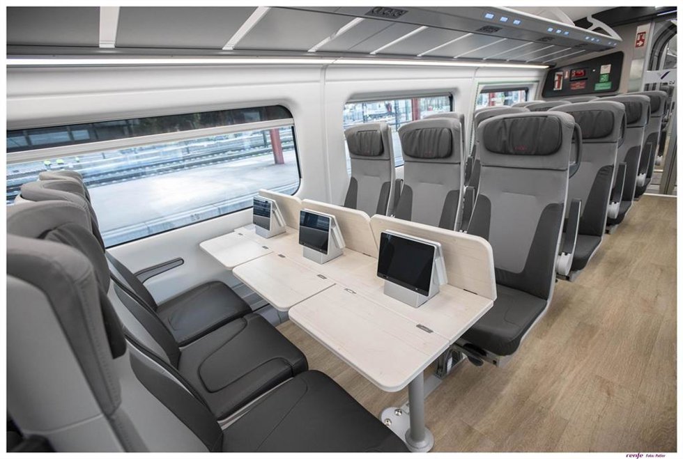 Interior de uno de los trenes S106