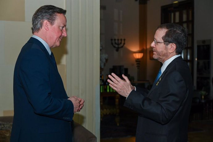 HANDOUT - 17 April 2024, Israel, Jerusalem: Israeli's President Isaac Herzog (R) welcomes David Cameron (L), UK's Secretary of State, ahead of a meeting at a hotel in Jerusalem Photo: Maayan Toaf/GPO/dpa - ATTENTION: editorial use only and only if the cre