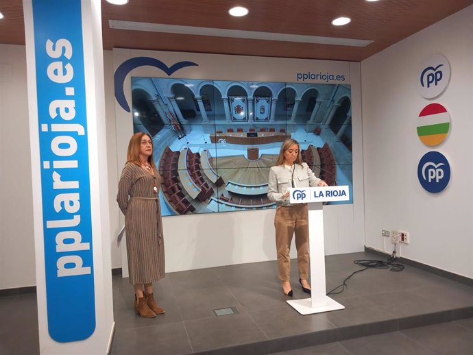 Las diputadas regionales del Partido Popular, Cristina Maiso y Begoña Martínez Arregui.