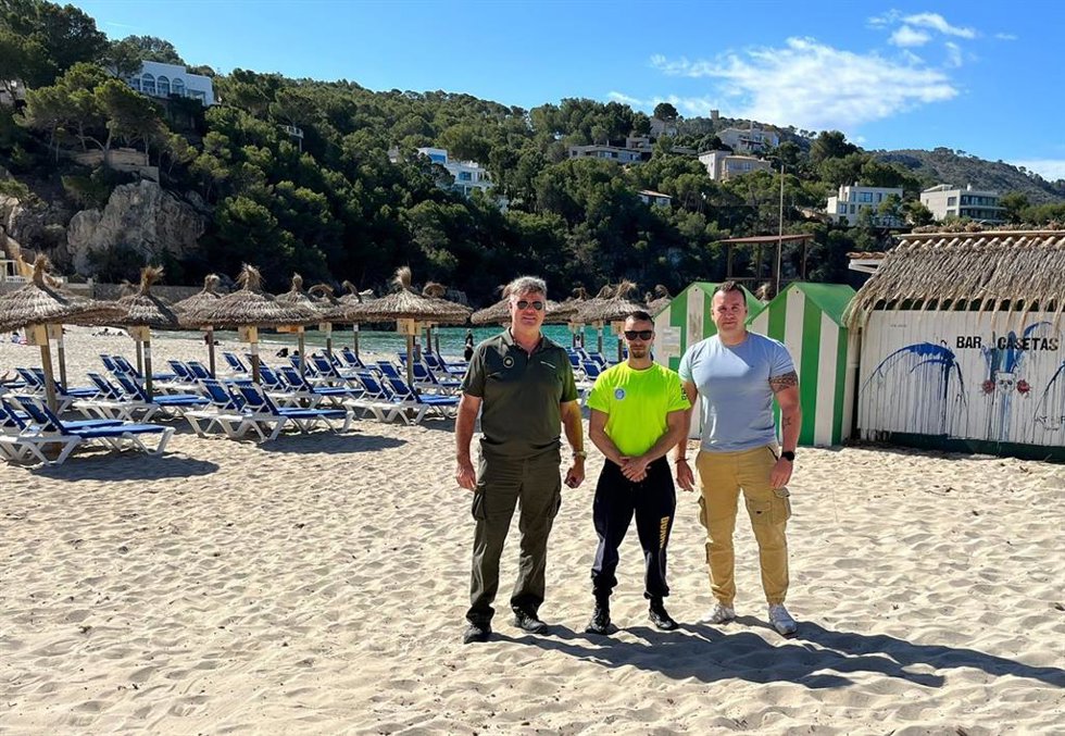 Andratx adelanta el servicio de socorrismo en Camp de Mar y Sant Elm por la afluencia de bañistas.