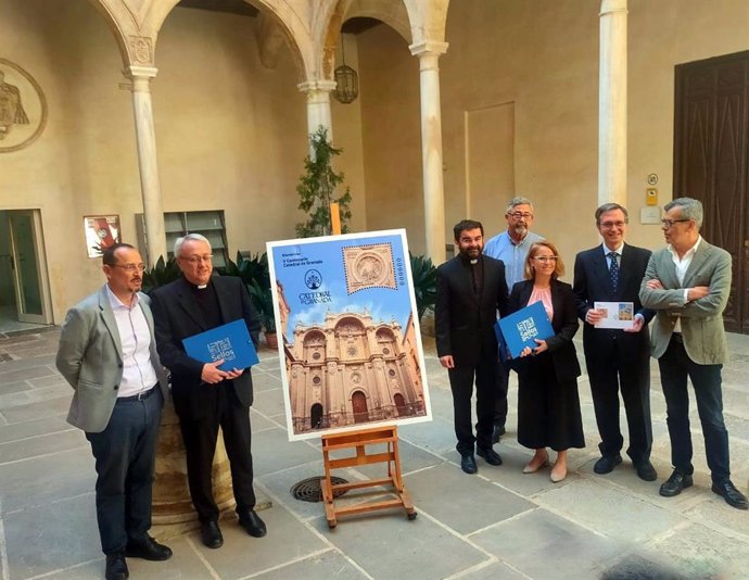 Correos presenta en un acto público el sello del V Centenario de la Catedral de Granada