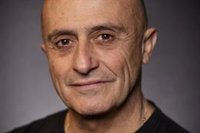 Pepe Viyuela deja 'Jardiel enamorado', después de la denuncia contra Ramón Paso: "No tengo tripas para salir a escena"