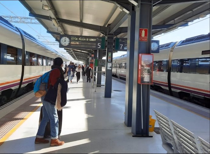Archivo - Estación de trenes de Huelva.