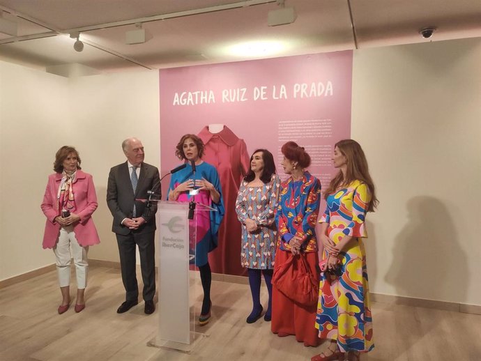 Presentación de la exposición sobre la diseñadora Agatha Ruiz de la Prada, en el Patio de la Infanta de Zaragoza.
