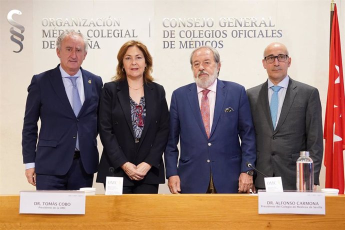 Los doctores Tomás Cobo, Mª Isabel Moya, Alfonso Carmona, José Luis Alcíbar.