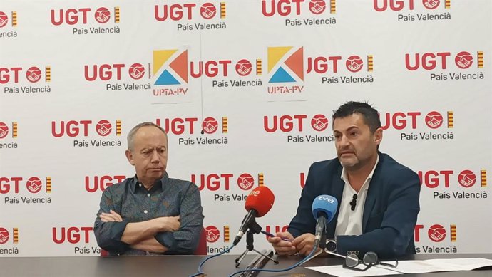 El secretario general de UGT-PV, Ismael Sáez, y el presidente de UPTA España, Eduardo Abad, en la rueda de prensa sobre la situación de los autónomos y falsos autónomos en la Comunitat Valenciana.