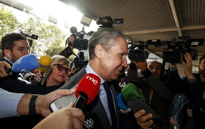 L'expresident de la Generalitat i exministre, Eduardo Zaplana, a l'entrada a jutjats en imatge d'arxiu
