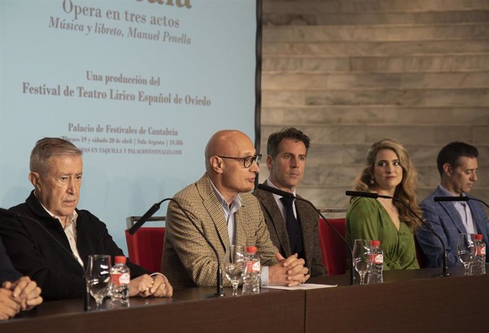 El director general de Cultura y Patrimonio Histórico, Juan Antonio González Fuentes, presenta 'Don Gil de Alcalá'