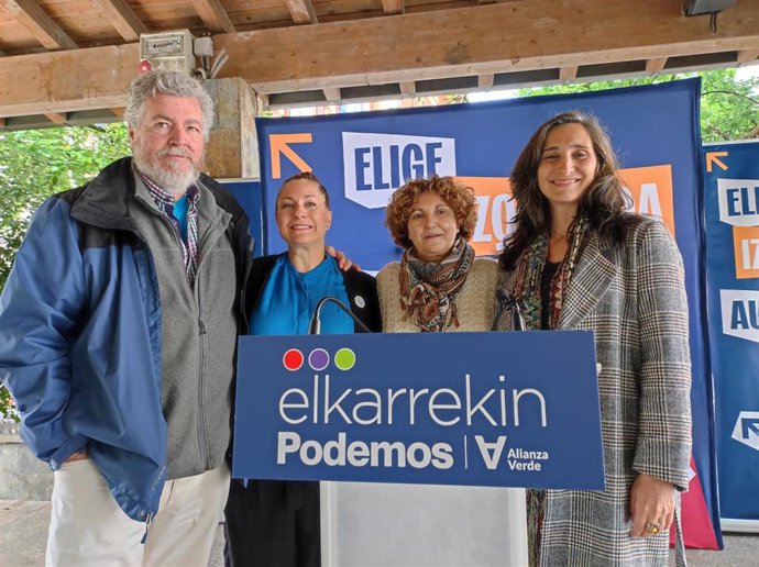 Los representantes de Elkarrekin Podemos Juantxo López de Uralde, Maite Gartzia, Pilar Garrido y Miren Echeveste, en un acto en Errenteria