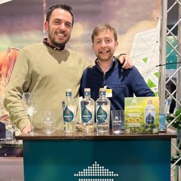 Enrique Díaz y Francisco Fernández, creadores de Orbayu Gin