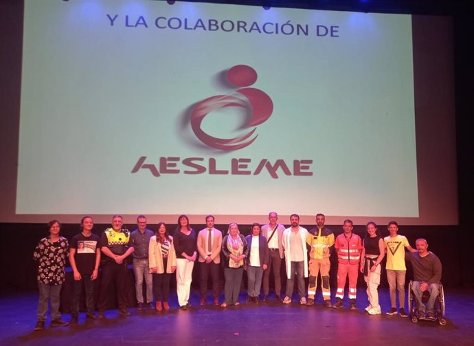 Alumnos de un total de 12 centros de Enseñanza Secundaria, Bachillerato y Ciclos Formativos de la capital han participado este miércoles en el Proyecto 'Sobre Ruedas' en la Casa Colón de Huelva.