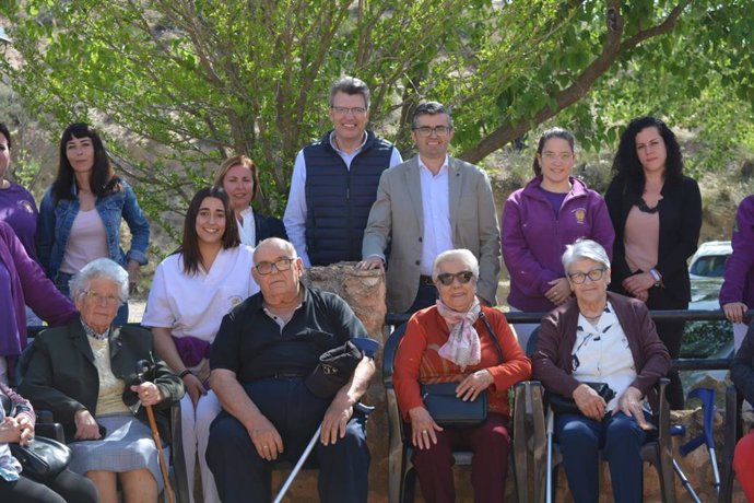 Un grupo de alumnas de un proyecto de Empleo permite quedarse en casa a 60 mayores de Cúllar