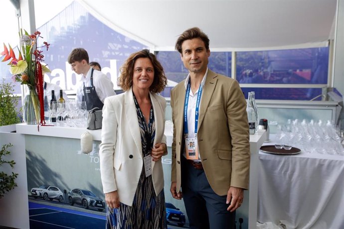 David Ferrer, director del Barcelona Open Banc Sabadell, junto a la directora Lexus España, Mar Pieltain