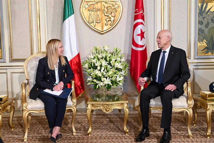 Archivo - La primera ministra italiana, Giorgia Meloni y el presidente de Túnez, Kais Saied