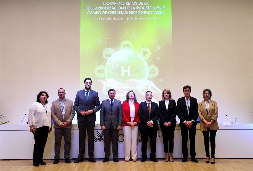 El subdelegado de la Junta de Andalucía en el Campo de Gibraltar, Javier Rodríguez Ros, en las primeras jornadas 'Retos de la descarbonización de la industria en el Campo de Gibraltar: Hidrógeno Verde'.