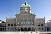 Foto: Suiza.- El Parlamento de Suiza prohíbe la exhibición en público de símbolos extremistas, incluidas esvásticas