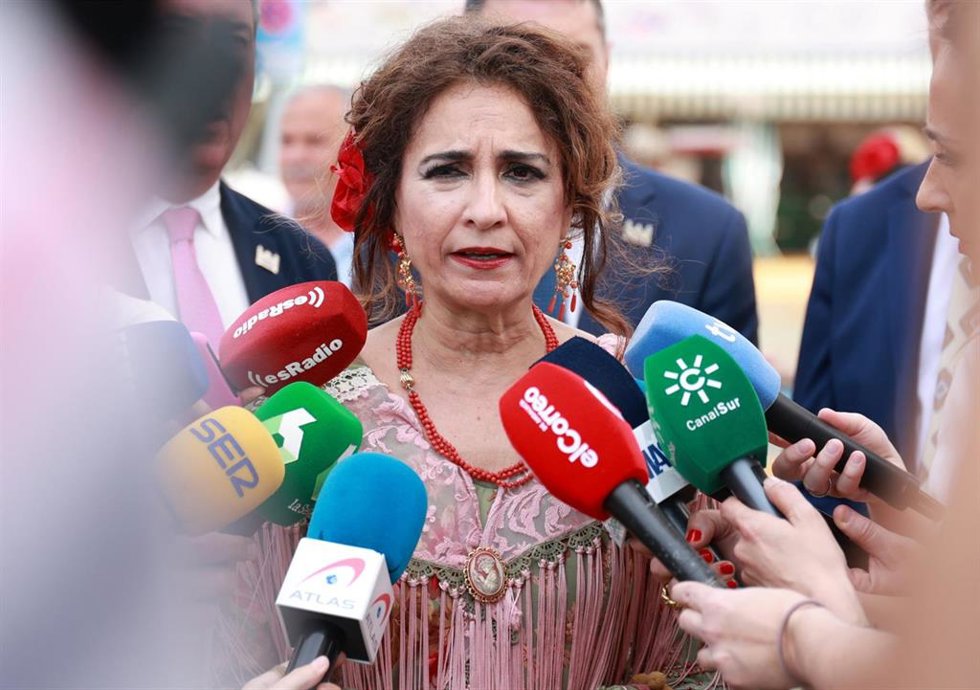 Montero justifica citar a fiscales en la comisión del Congreso en que había que consensuar el listado con otros grupos