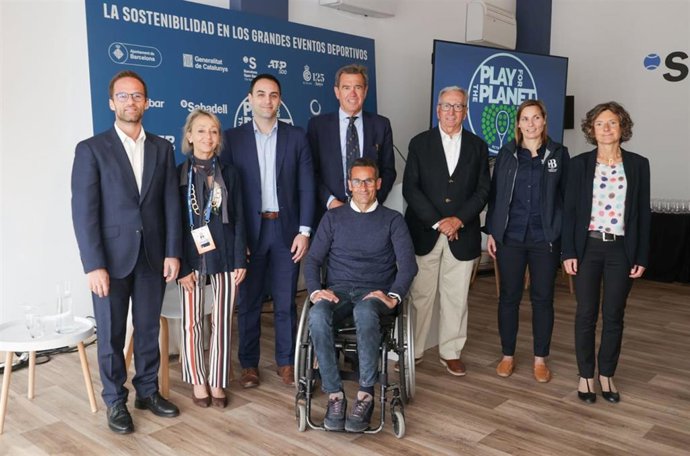 Representantes de Aigües de Barcelona, Generalitat, Ajuntamiento de Barcelona, ESG Business Development, Banco Sabadell, Reial Club de Tennis de Barcelona, Infinte Athelic y America's Cup