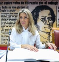 Yolanda Díaz loa a Pepe Viyuela por dejar la obra de Ramón Paso: "El lado correcto siempre es al lado de las víctimas"
