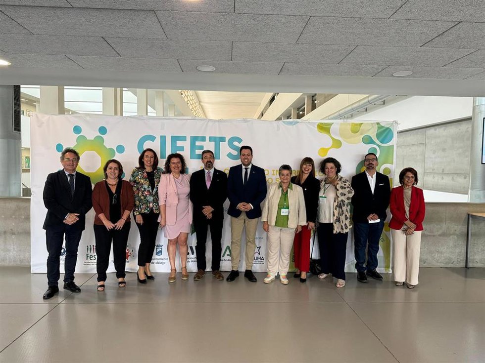 Bajo el lema 'La Con-ciencia del Trabajo Social', es la primera vez que el 'Congreso Internacional de Trabajo Social' tiene lugar en la UMA, en concreto, en la Facultad de Estudios Sociales y del Trabajo.