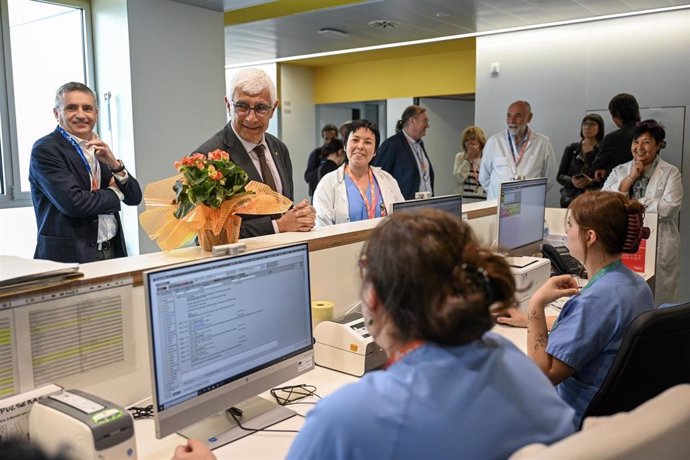 El conseller de Salud de la Generalitat, Manel Balcells, durante su visita a las nuevas instalaciones del Hospital del Mar