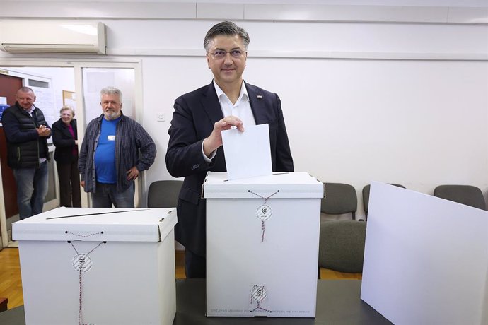ZAGREB, April 17, 2024  -- Croatian Prime Minister Andrej Plenkovic casts his vote at a polling station in Zagreb, Croatia on April 17, 2024. Parliamentary elections in Croatia kicked off on Wednesday morning, with 2,302 candidates from 59 political parti