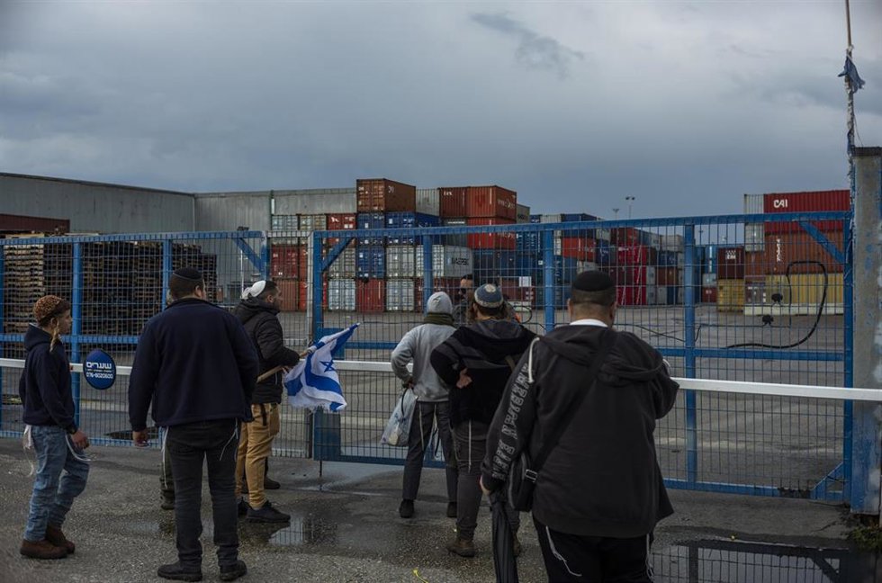 Archivo - Manifestantes israelíes protestan en el puerto de Ashdod