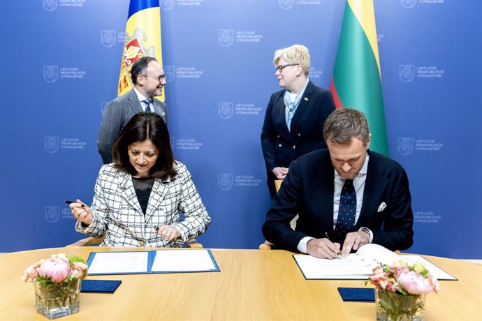 Moment de la signatura del CDI entre Andorra i Lituània