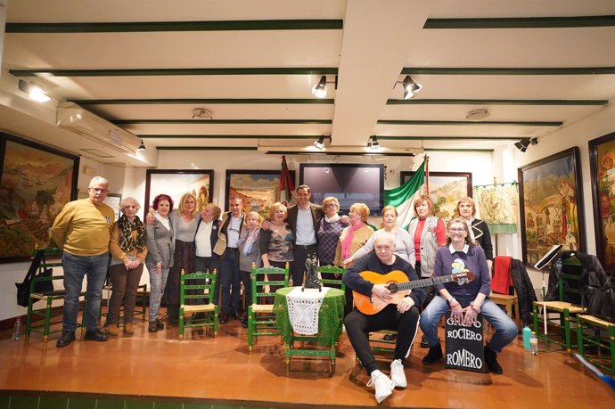 El presidente de la Junta y del PP-A, Juanma Moreno, este miércoles durante su visita al Centro Andaluz de Barakaldo.