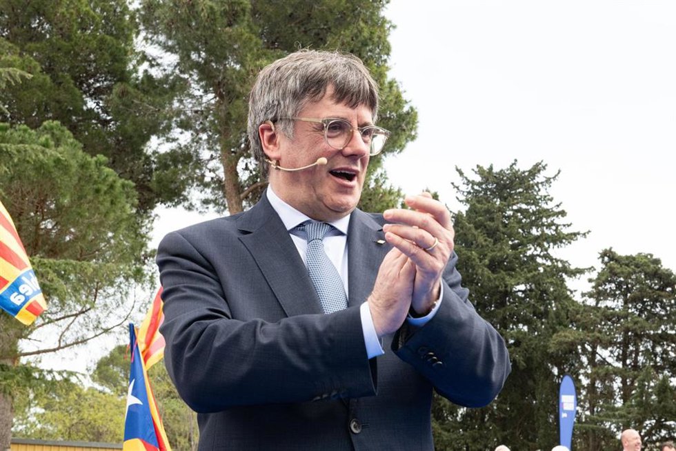 El expresidente de la Generalitat y candidato de Junts a las elecciones catalanas, Carles Puigdemont, durante un acto de Junts+, a 6 de abril de 2024, en Elna (Francia). Durante el encuentro, Puigdemont ha presentado los nombres de la candidatura de su