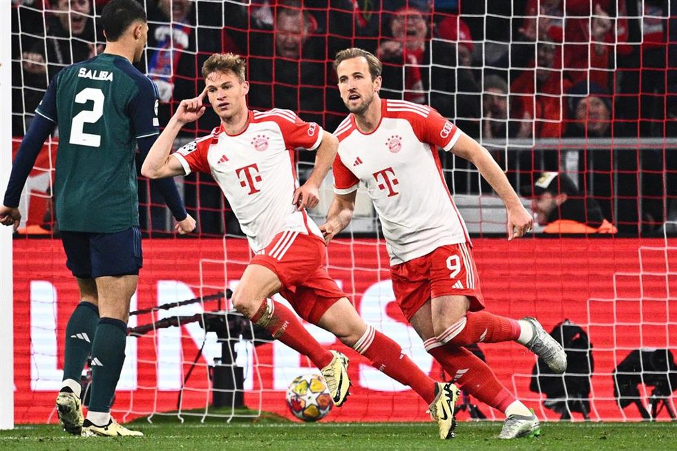 17 April 2024, Bavaria, Munich: Bayern's Joshua Kimmich (C) celebrates with Bayern's Harry Kane (R) after scoring their side's first goal during the UEFA Champions League quarter-final second leg soccer match between Bayern Munich and FC Arsenal at Alli