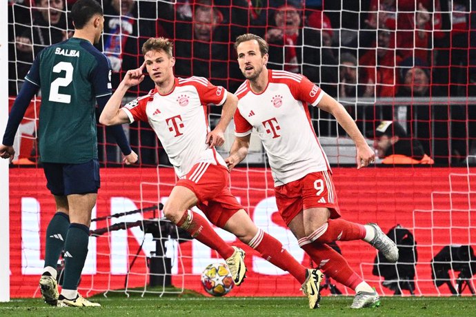 17 April 2024, Bavaria, Munich: Bayern's Joshua Kimmich (C) celebrates with Bayern's Harry Kane (R) after scoring their side's first goal during the UEFA Champions League quarter-final second leg soccer match between Bayern Munich and FC Arsenal at Allian