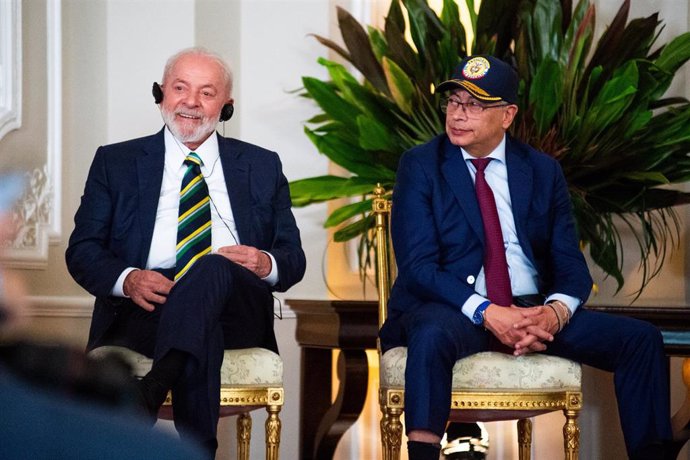El presidente de Brasil, Luiz Inácio Lula da Silva (izquierda), y su homólogo colombiano, Gustavo Petro (derecha)