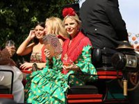 Eugenia Martínez de Irujo, Tana Rivera o Sofía Palazuelo. La familia Alba se da cita en la Feria de Abril