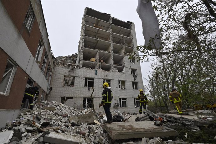 Edifici destruït per un atac de l'Exèrcit de Rússia contra la ciutat de Txerníhiven al nord d'Ucraïna