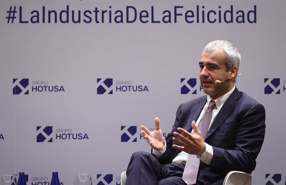 Archivo - El presidente de Aena, Maurici Lucena, interviene en el ciclo de debates La industria de la Felicidad organizado por Grupo Hotusa, en el Eurostars Madrid Tower, a 14 de octubre de 2022, en Madrid (España).