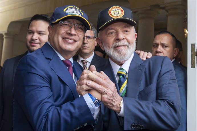 El presidente de Colombia, Gustavo Petro, recibe en Bogotá al presidente de Brasil, Luiz Inácio Lula da Silva