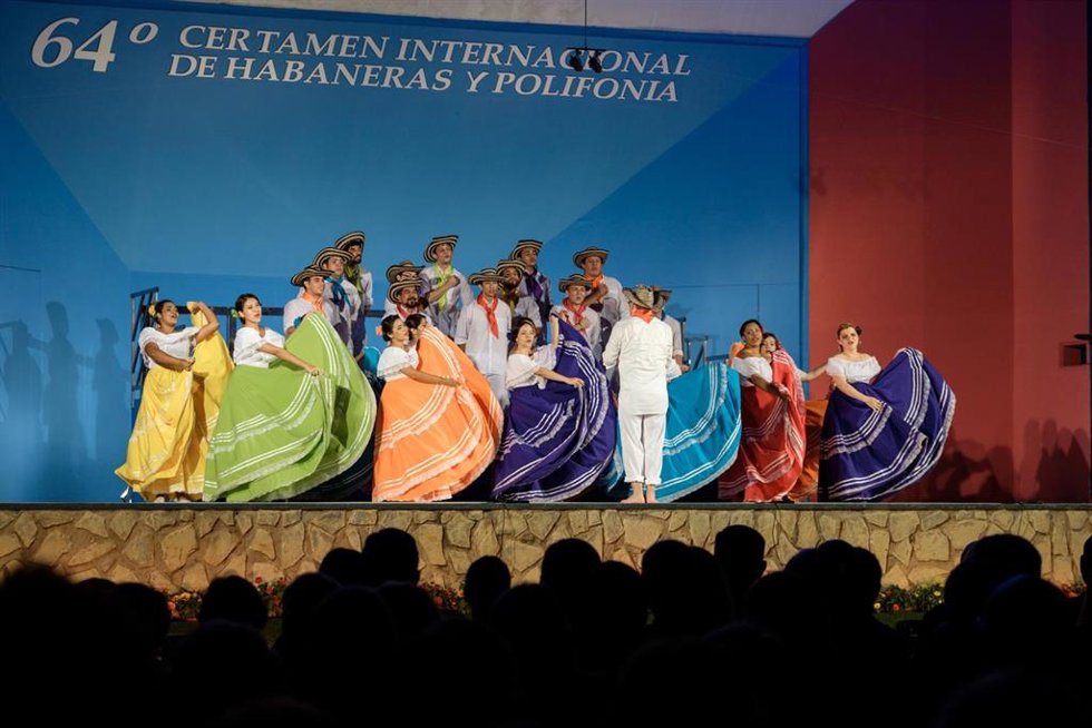 Archivo - Imagen de archivo del certamen de Habaneras en Torrevieja.