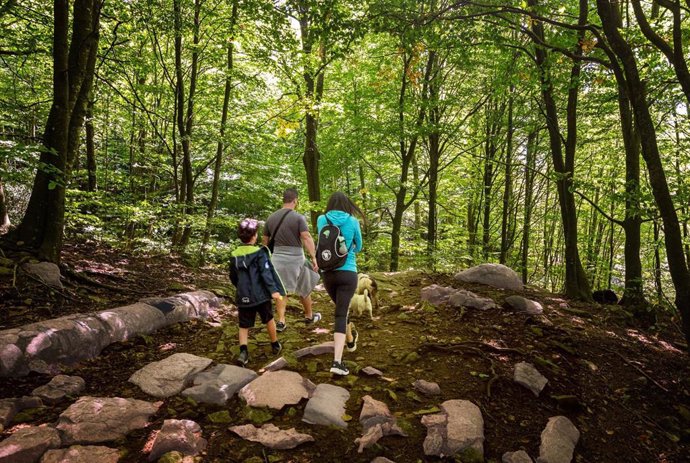 Una família al parc natural del Montseny (Barcelona)