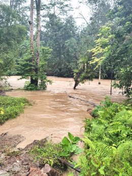Una inundación en Sabah, Malasia, con más de 100 mm de lluvia en menos de seis horas.