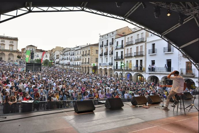 Archivo - Imagen de archivo de un concierto del festival Womad en Cáceres