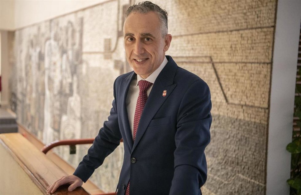 Archivo - El alcalde de Puertollano, Miguel Ángel Ruiz, posa para Europa Press, en el Ayuntamiento de Puertollano, a 30 de enero de 2024, en Puertollano, Ciudad Real, Castilla-La Mancha (España). Miguel Ángel Ruiz es alcalde de Puertollano desde mayo de