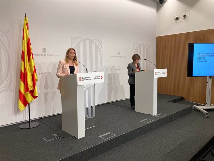 La consellera de Economía y Hacienda de la Generalitat, Natàlia Mas, y la secretaria de Hacienda, Marta Espasa.