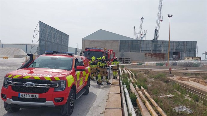 PortCastelló i bombers realitzen exercicis per a reforçar la seguretat contra incendis del port