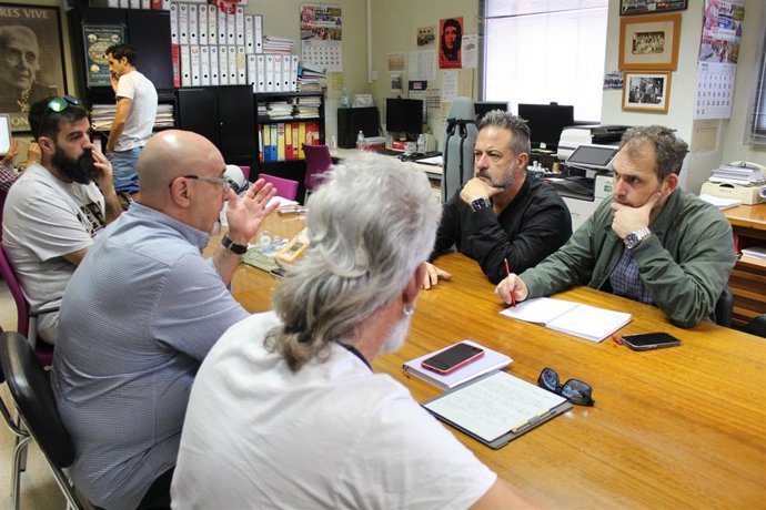 Reunión del eurodiputado de IU Manu Pineda y del coordinador general de IU Andalucía, Toni Valero, en Málaga con representantes de CCOO en relación al desarrollo del ferrocarril.